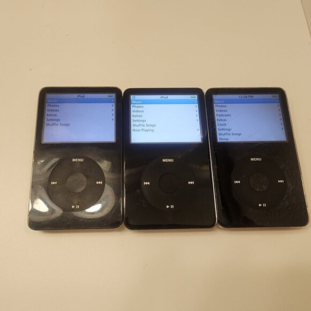 1X Apple iPod Classic 5th Generation 60GB with accessories Black 1 Year Warranty